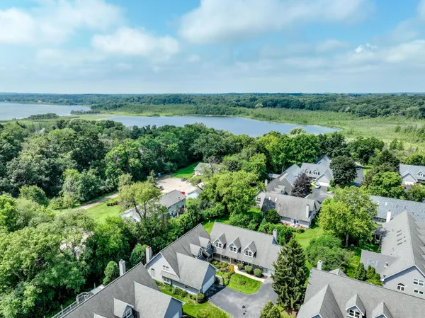 $825,000 | 1722 Journeys Drive, Delafield, WI 53029