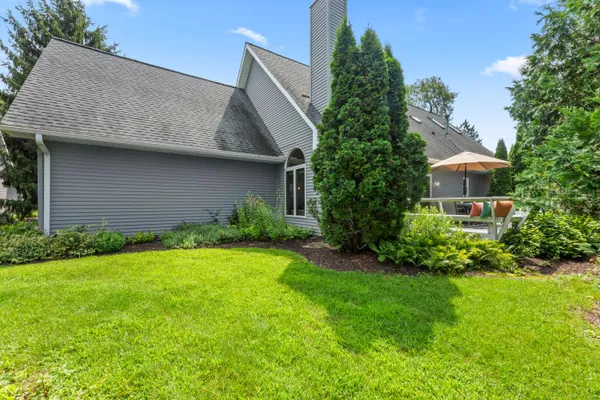 $825,000 | 1722 Journeys Drive, Delafield, WI 53029
