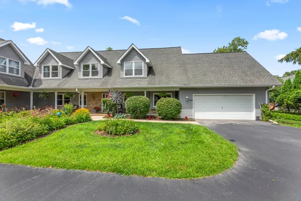 $825,000 | 1722 Journeys Drive, Delafield, WI 53029