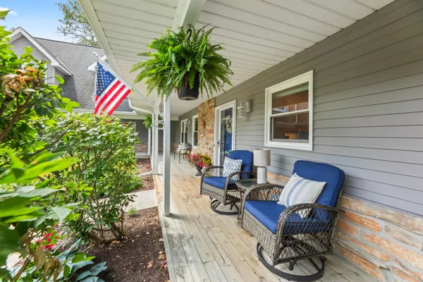 $825,000 | 1722 Journeys Drive, Delafield, WI 53029