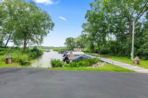 $825,000 | 1722 Journeys Drive, Delafield, WI 53029