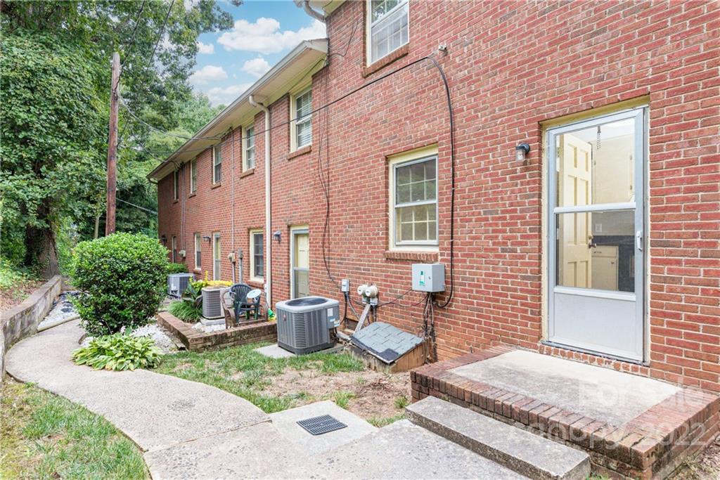 623 South New Hope Road, Unit 21 Gastonia, NC 28054 - Photo 11 of 18 a backyard of a house with yard and outdoor seating