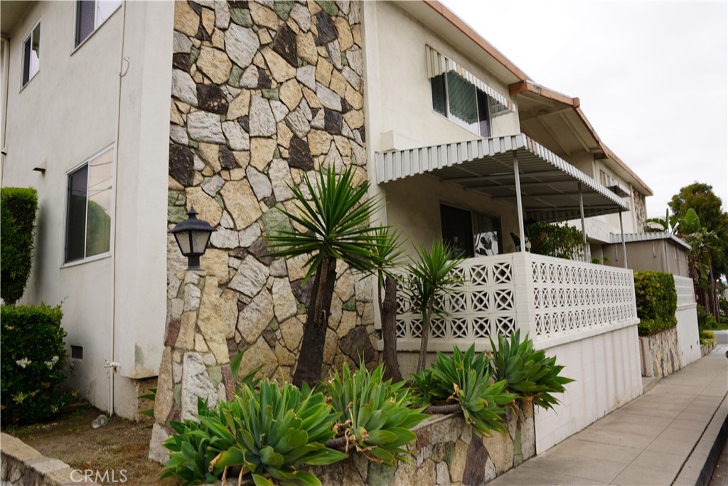 300 Bethany Road, Unit G Burbank, CA 91504 - Photo 2 of 9