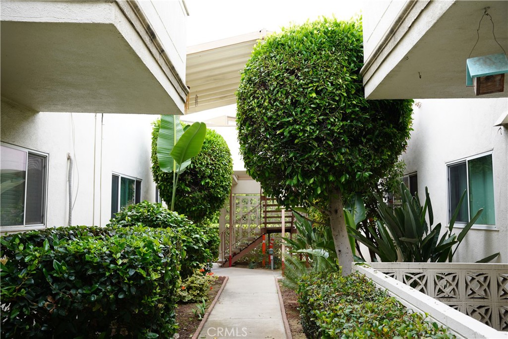 300 Bethany Road, Unit G Burbank, CA 91504 - Photo 3 of 9