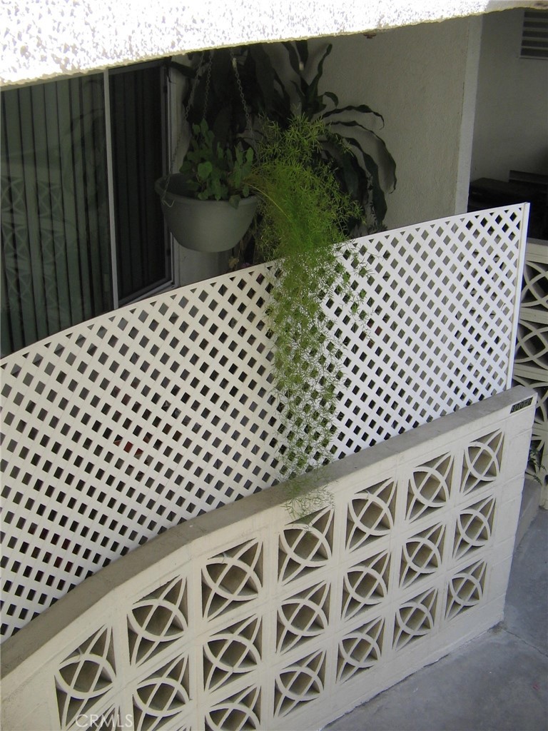 300 Bethany Road, Unit G Burbank, CA 91504 - Photo 9 of 9 a view of wooden fence