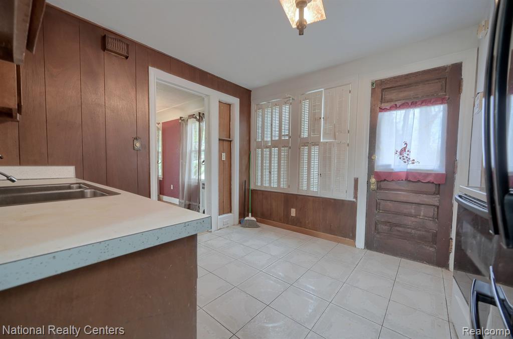 31000 Drake Road Farmington Hills, MI 48331 - Photo 9 of 29