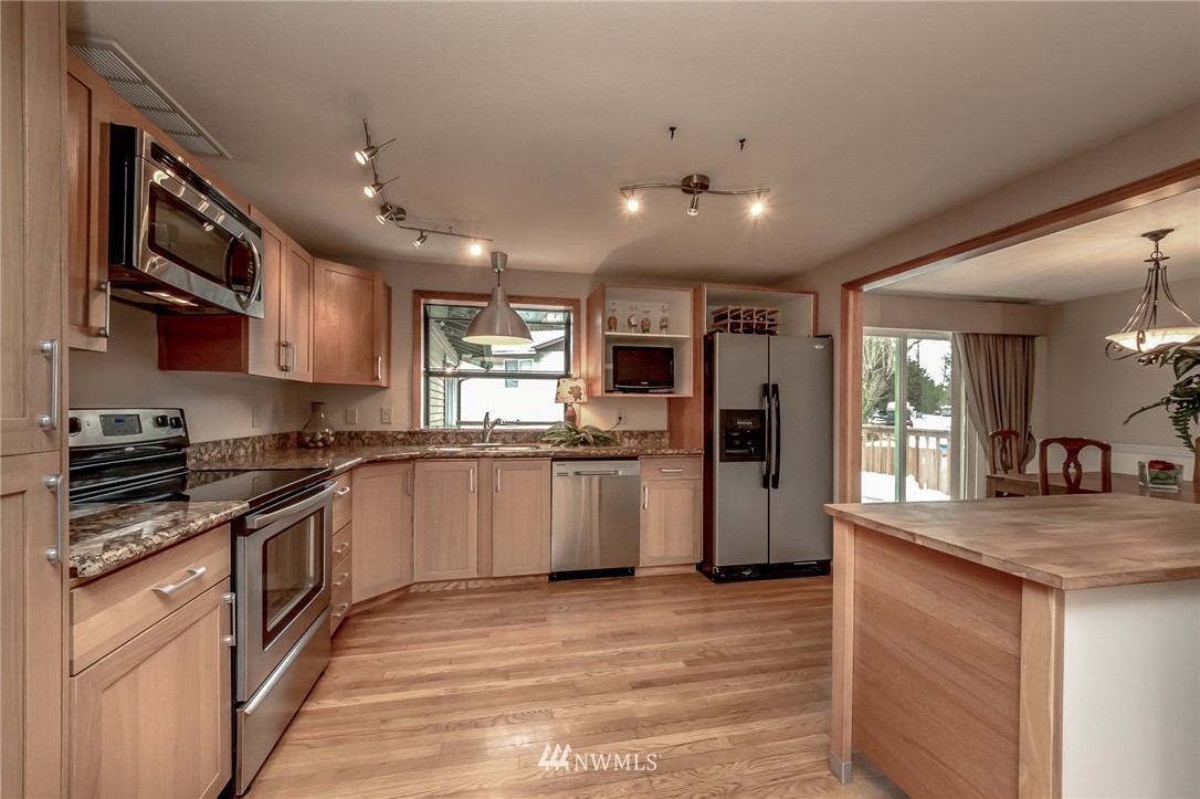 19701 143rd Place Southeast Renton, WA 98058 - Photo 4 of 25 Gallery Image 4