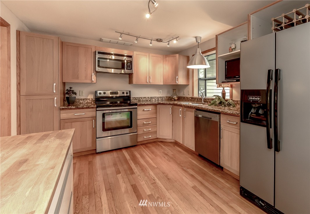 19701 143rd Place Southeast Renton, WA 98058 - Photo 5 of 25 Gallery Image 5