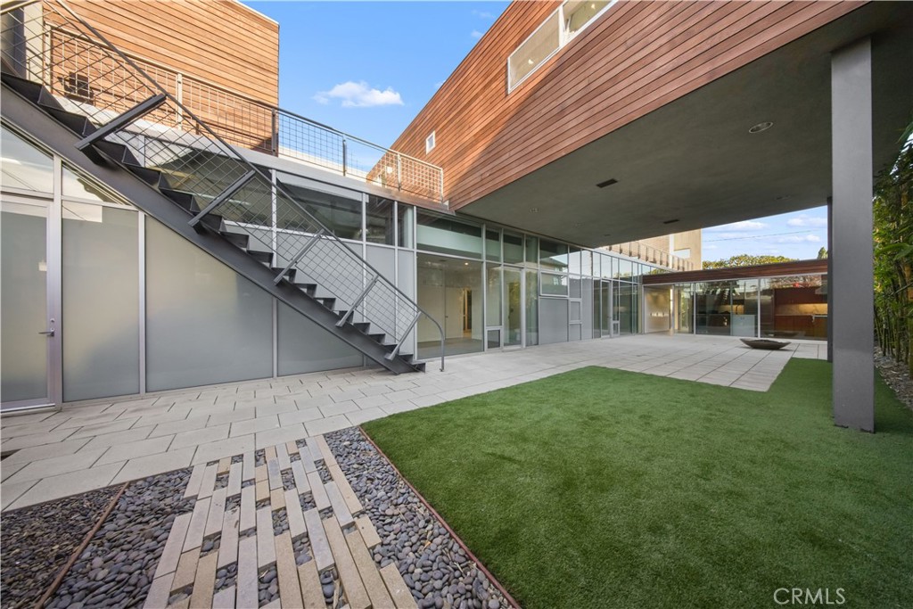 519 Santa Ana Avenue Newport Beach, CA 92663 - Photo 11 of 39 a view of yard with patio