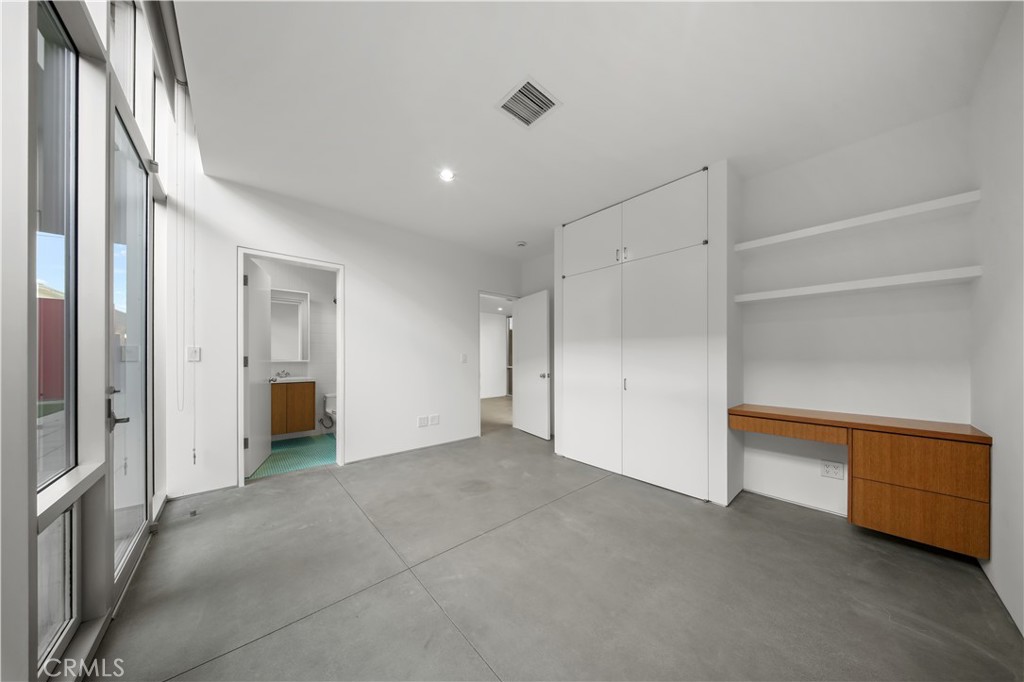 519 Santa Ana Avenue Newport Beach, CA 92663 - Photo 14 of 39 a view of an empty room