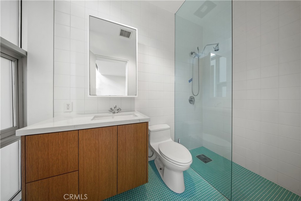 519 Santa Ana Avenue Newport Beach, CA 92663 - Photo 15 of 39 a bathroom with a sink mirror vanity and toilet