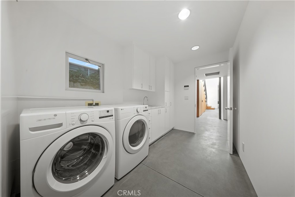 519 Santa Ana Avenue Newport Beach, CA 92663 - Photo 18 of 39 a view of a hallway with washer and dryer