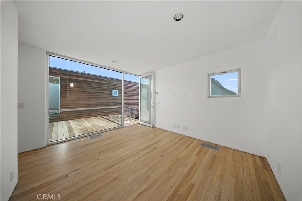519 Santa Ana Avenue Newport Beach, CA 92663 - Photo 33 of 39 a view of an empty room with wooden floor and a window