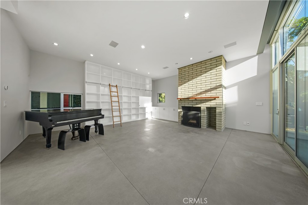 519 Santa Ana Avenue Newport Beach, CA 92663 - Photo 6 of 39 a view of a livingroom with furniture and a fireplace