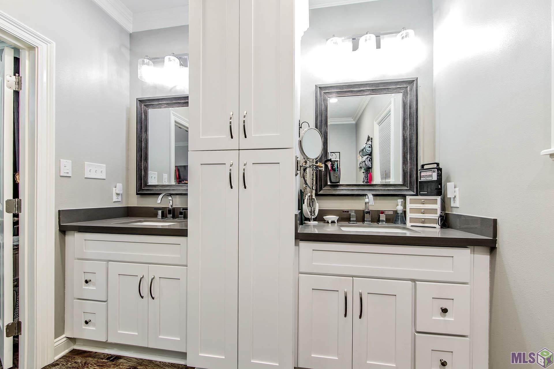 306 Derusso Street Houma, LA 70364 - Photo 13 of 17 Main bathroom