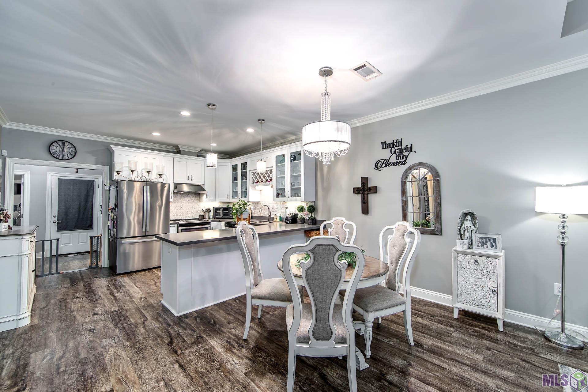 306 Derusso Street Houma, LA 70364 - Photo 10 of 17 Dining