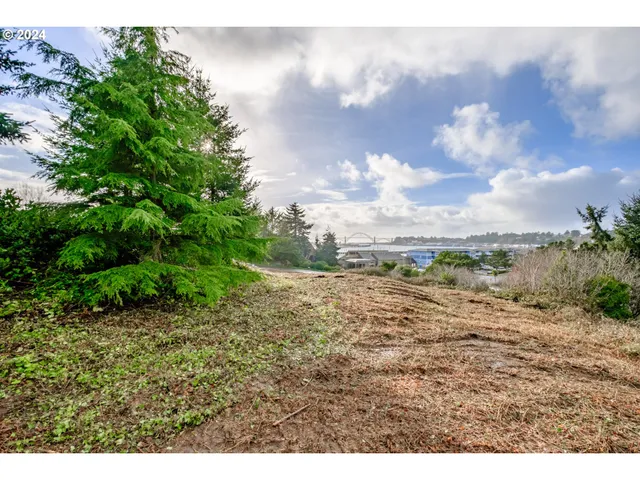 $1,500,000 | 1005 Southeast Bay Blvd., Newport, OR 97365
