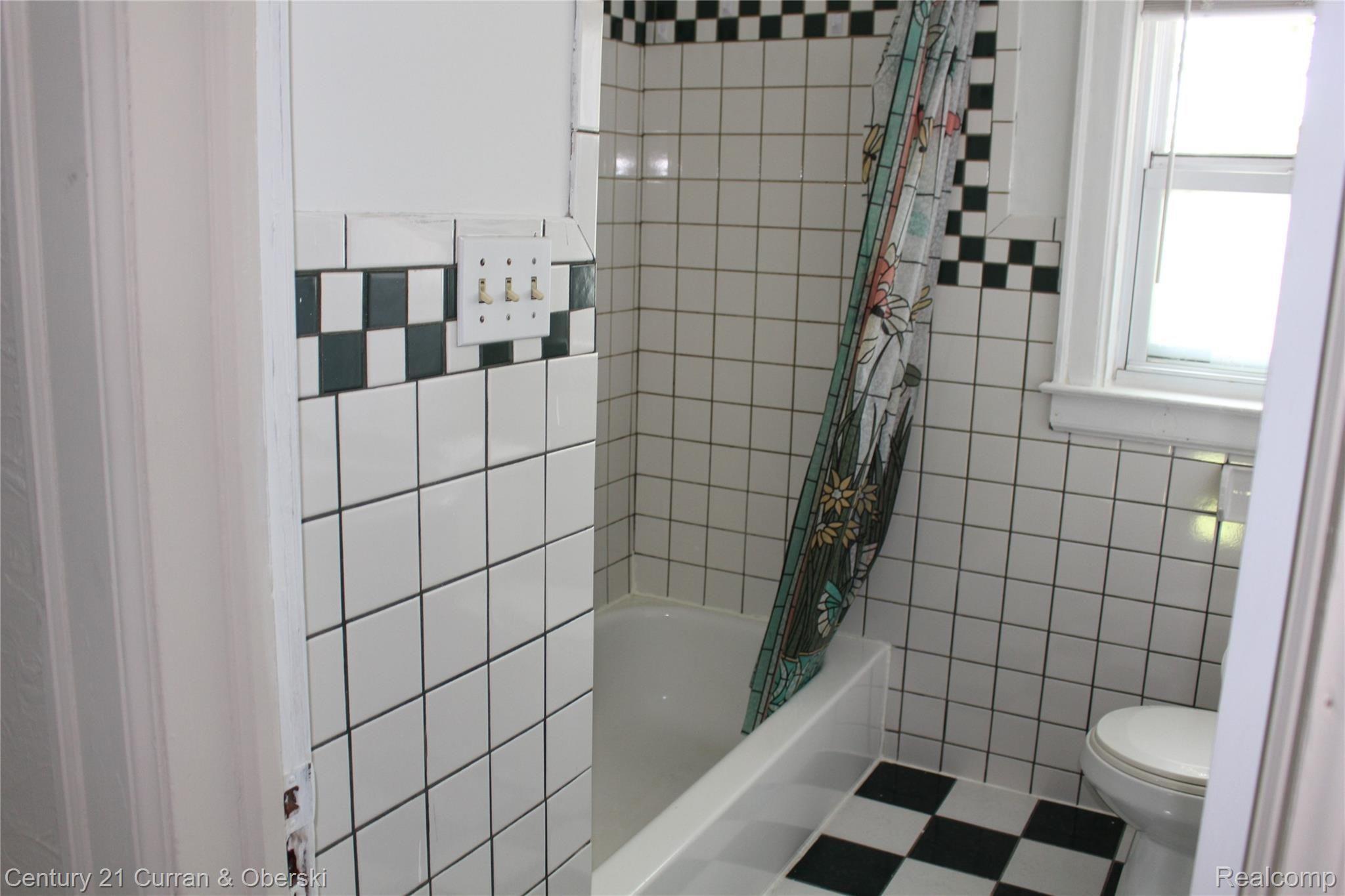 5903 Miller Road Dearborn, MI 48126 - Photo 8 of 9 IMG_9714.JPG