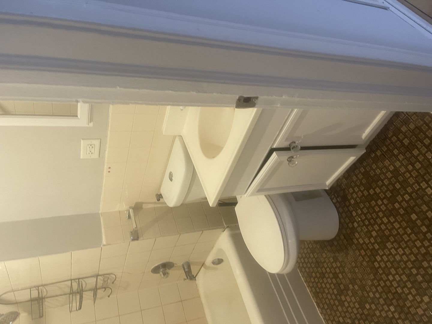 3248 North Clark Street, Unit 3F Chicago, IL 60657 - Photo 9 of 19 a bathroom with a tub