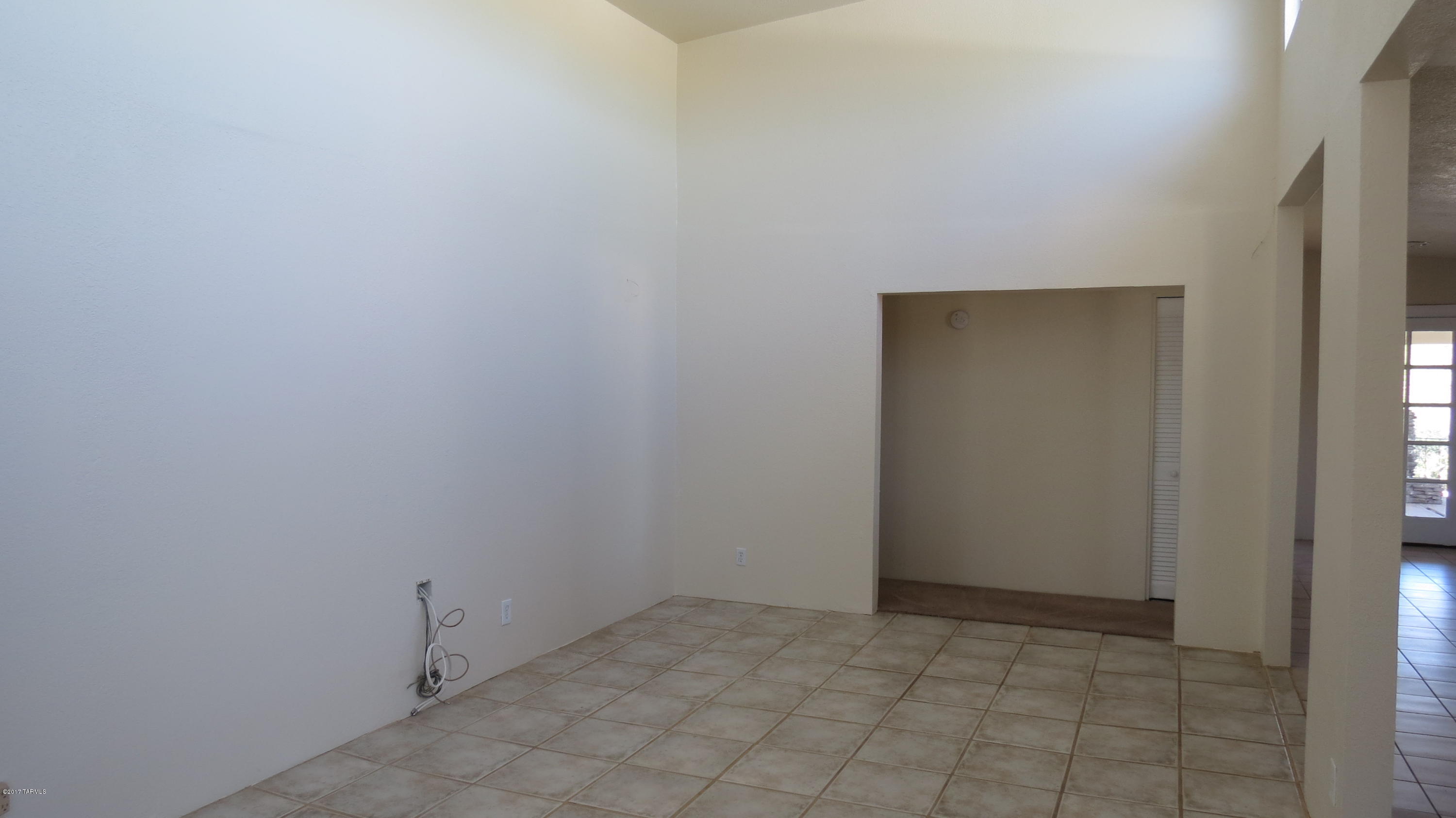 6601 North Mona Lisa Road Tucson, AZ 85741 - Photo 8 of 23 a view of an empty room