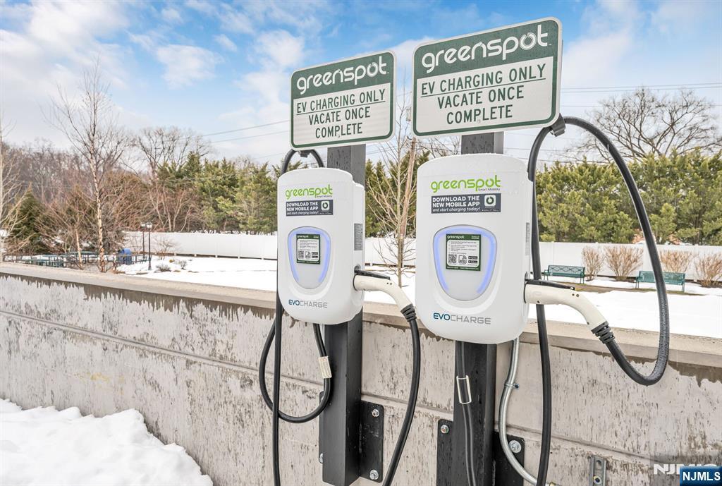 5201 Rio Vista Lane Northvale, NJ 07647 - Photo 38 of 38 a sign on a wall next to a building