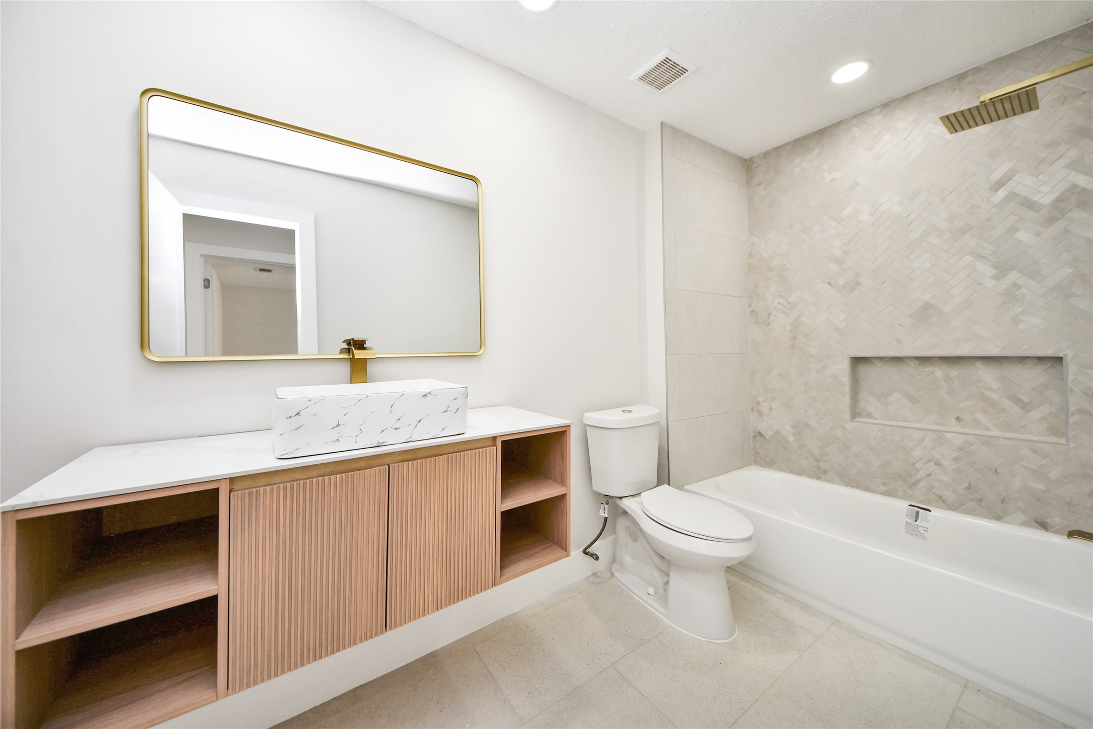 10223 Dude Road Houston, TX 77064 - Photo 36 of 47 Secondary Bathroom on second floor