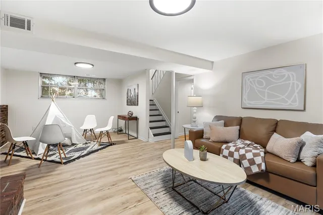 $330,000 | 750 Burwick Terrace, Manchester, MO 63021