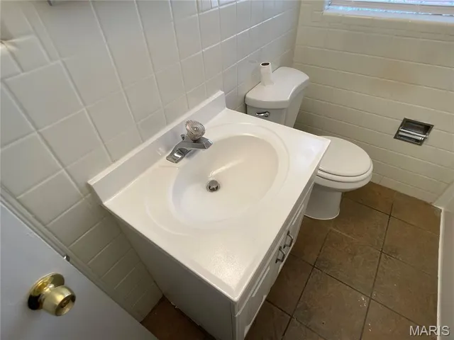 $419,000 | 1262 Moorlands Drive, Richmond Heights, MO 63117