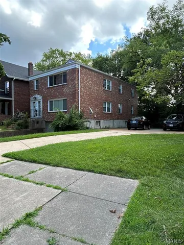 $419,000 | 1262 Moorlands Drive, Richmond Heights, MO 63117