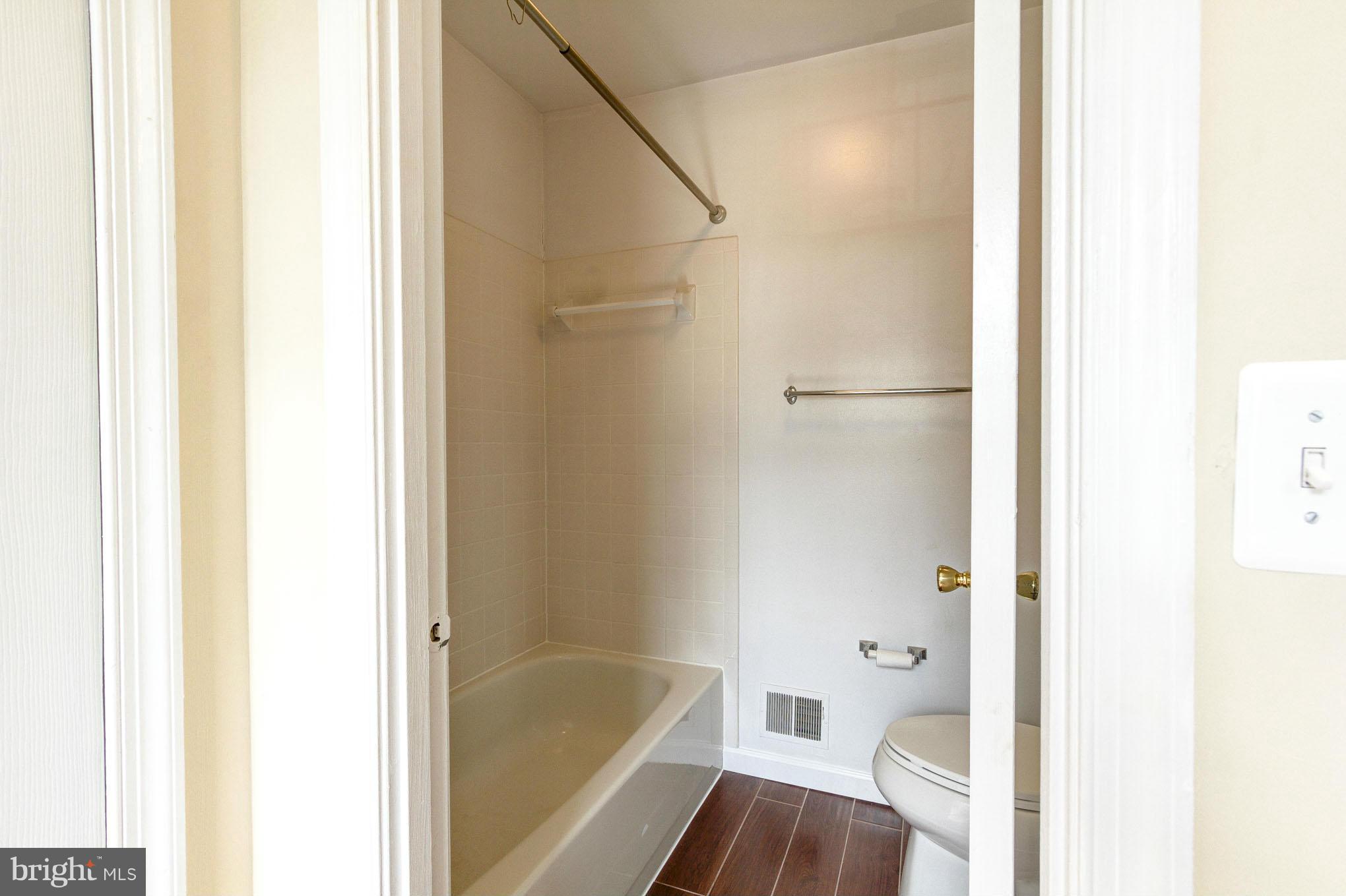 7952 Pebble Brook Court Springfield, VA 22153 - Photo 15 of 24 Bath (Master)
