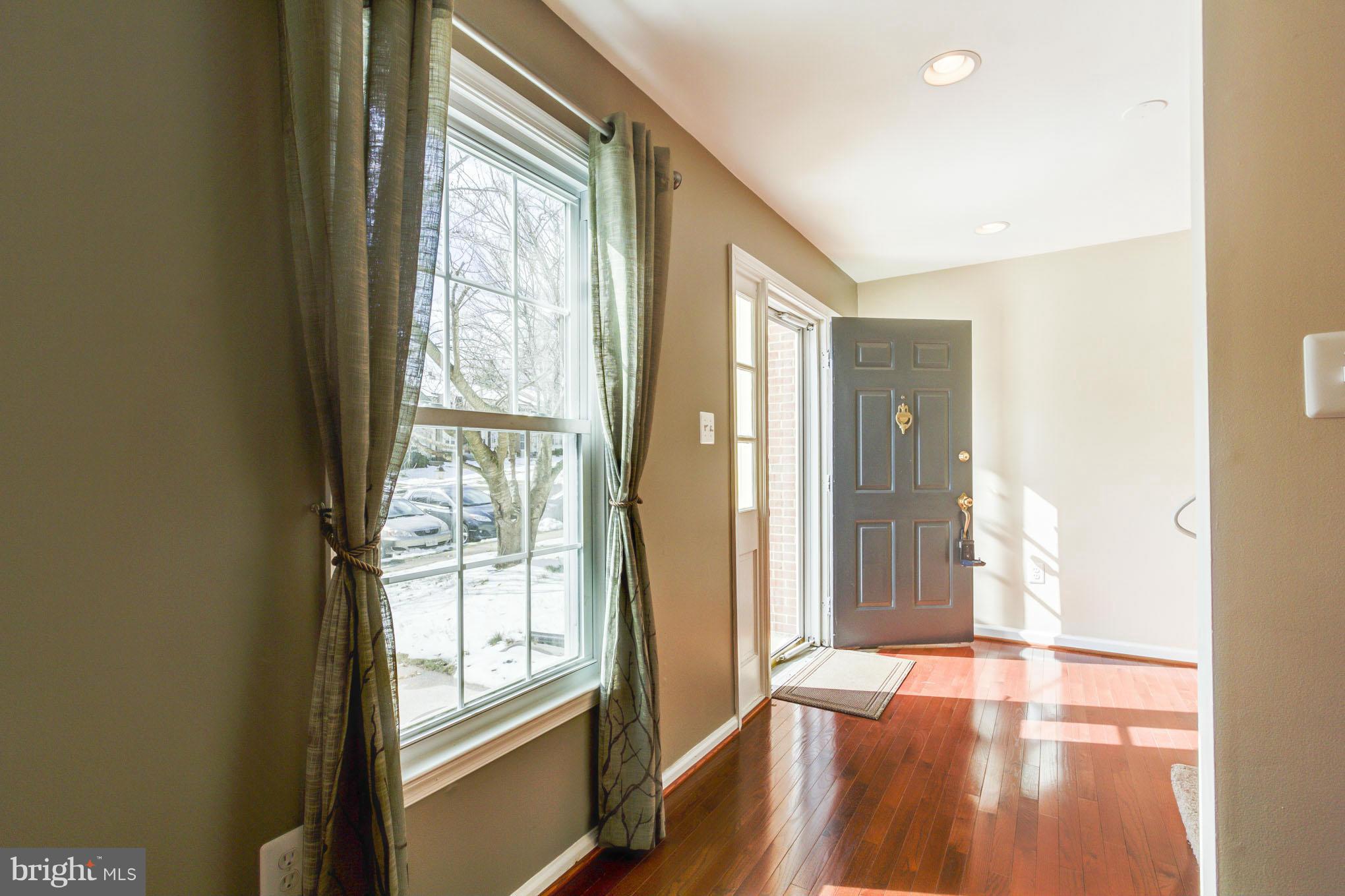 7952 Pebble Brook Court Springfield, VA 22153 - Photo 3 of 24 Interior (General)