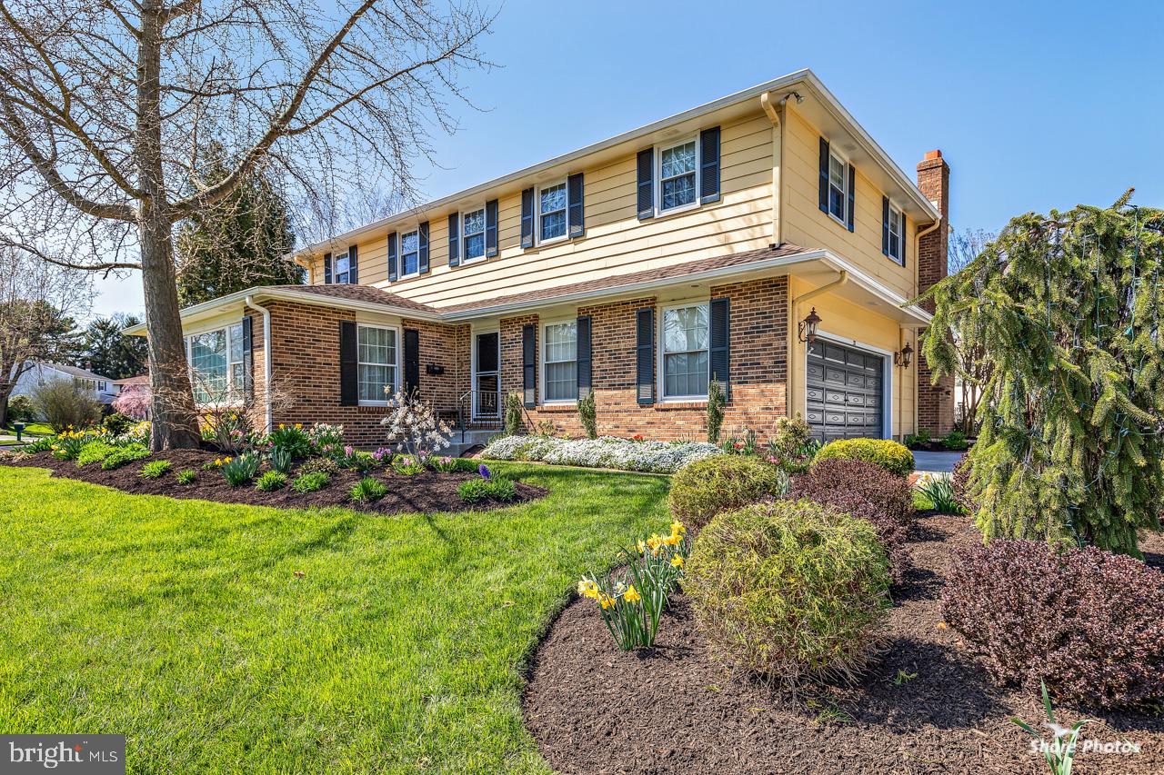 22 Stonebridge Road Cherry Hill, NJ 08003 - Photo 2 of 43 Professional Landscaping