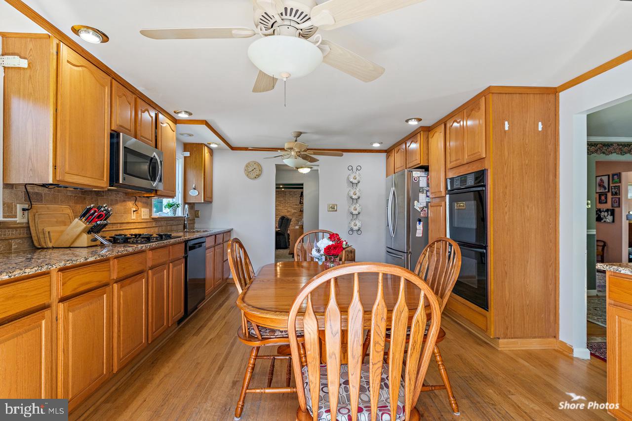 22 Stonebridge Road Cherry Hill, NJ 08003 - Photo 11 of 43 kitchen