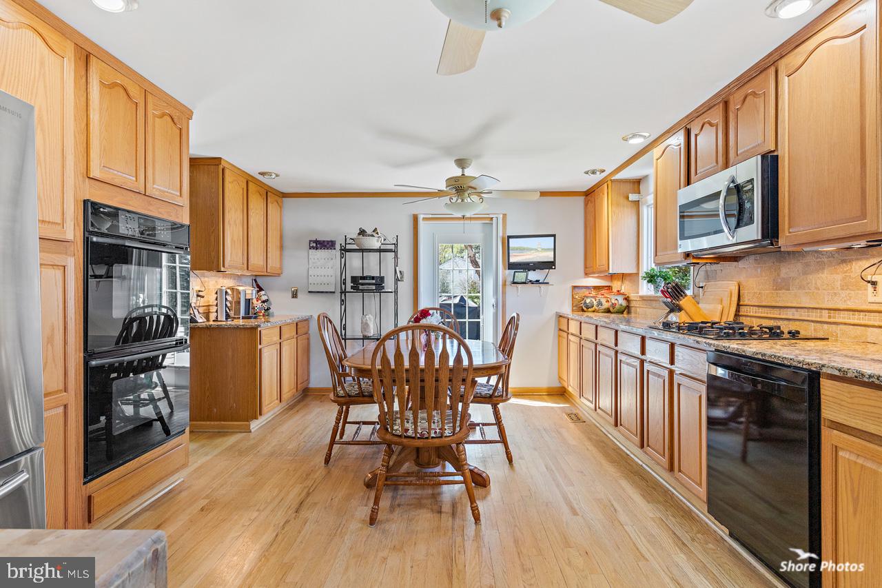 22 Stonebridge Road Cherry Hill, NJ 08003 - Photo 14 of 43 kitchen