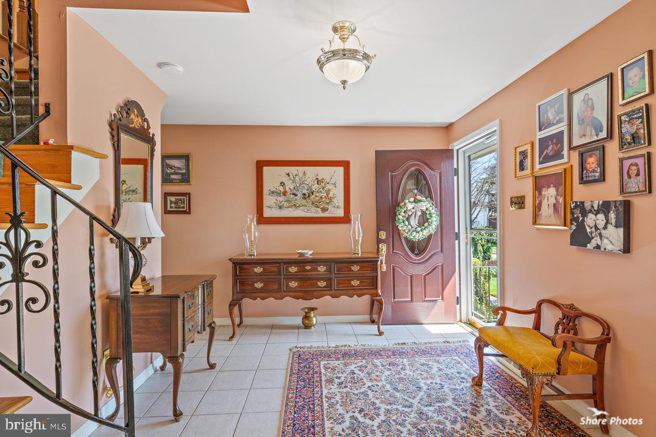 22 Stonebridge Road Cherry Hill, NJ 08003 - Photo 4 of 43 foyer