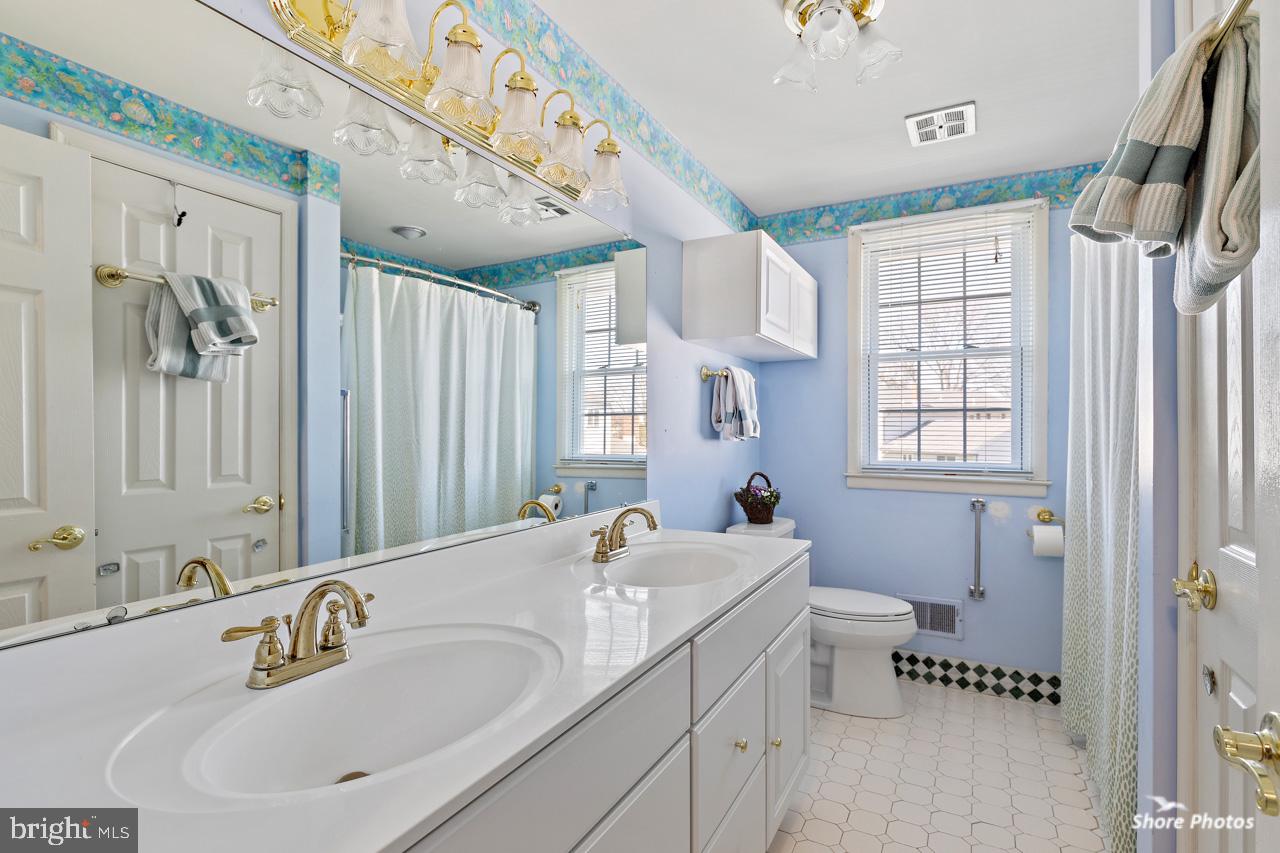 22 Stonebridge Road Cherry Hill, NJ 08003 - Photo 34 of 43 hallway bath with linen closet