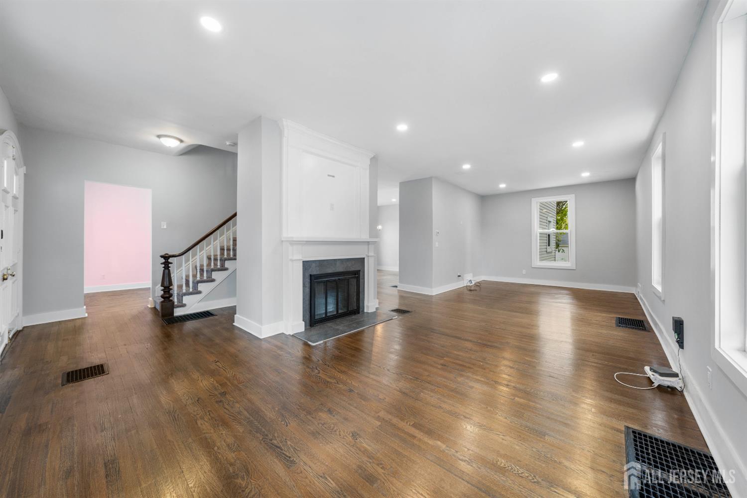 66 Leigh Street Clinton, NJ 08809 - Photo 3 of 38