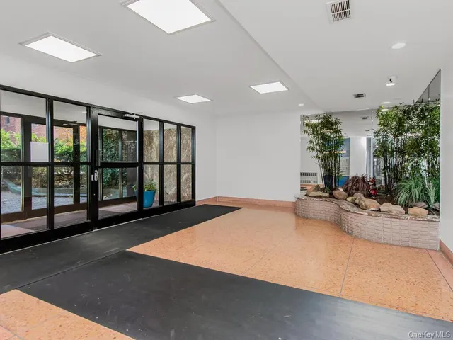 $139,000 | 2165 Matthews Avenue, Unit 4A | Pelham Parkway