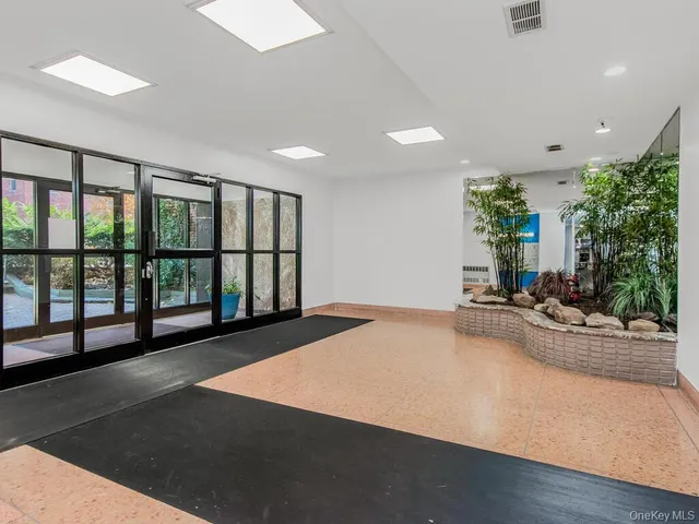 $139,000 | 2165 Matthews Avenue, Unit 4A | Pelham Parkway