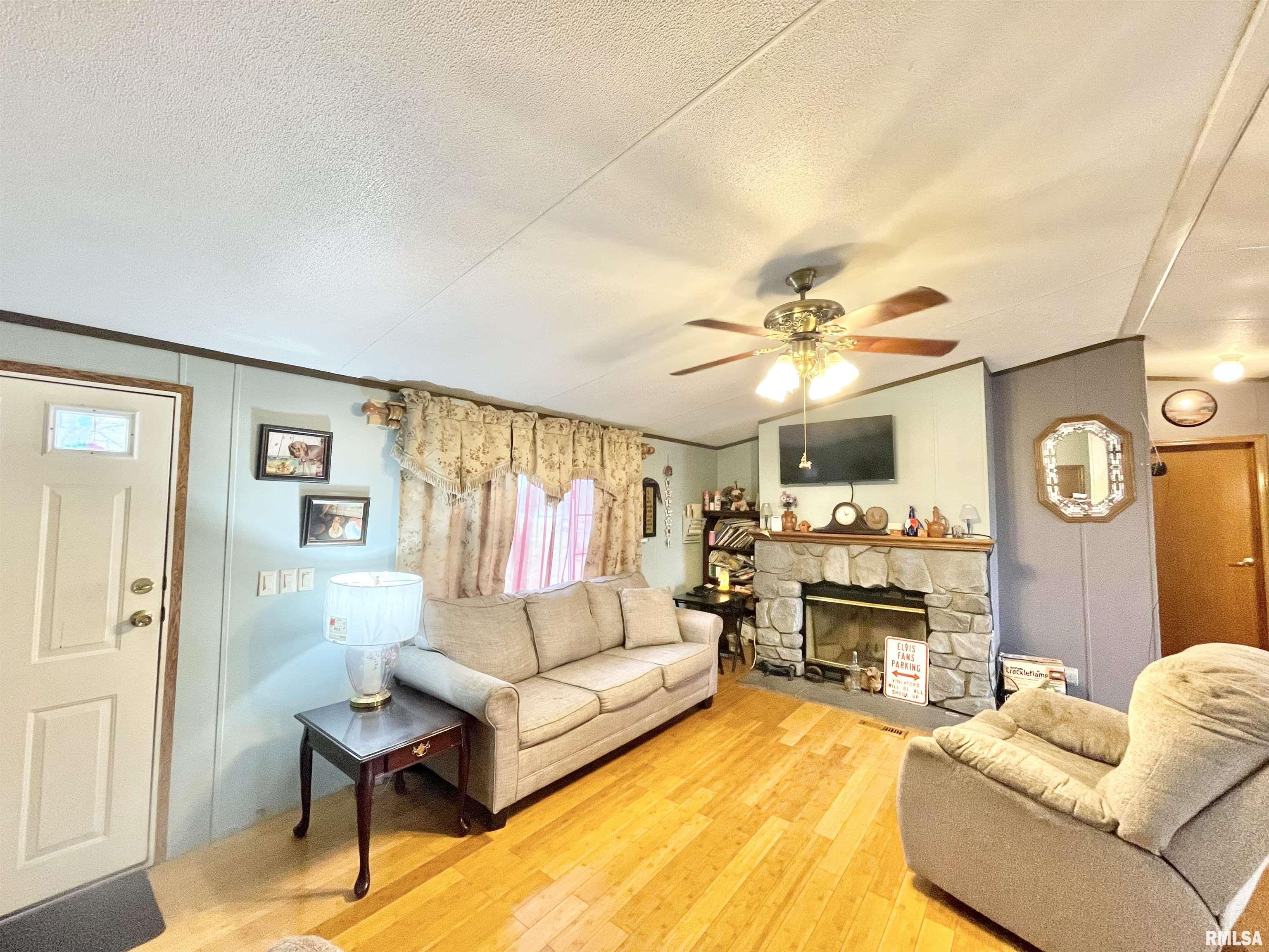 215 Scout Cabin Road Carterville, IL 62918 - Photo 2 of 24