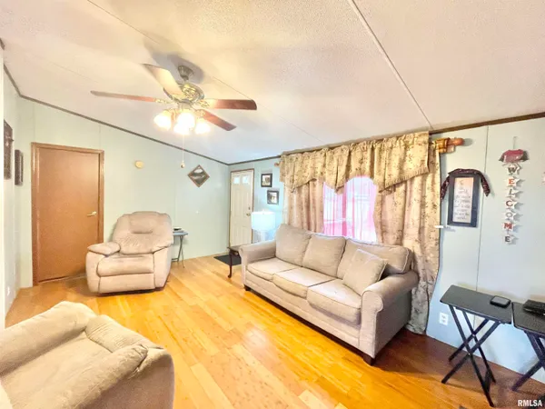 $189,900 | 215 Scout Cabin Road, Carterville, IL 62918
