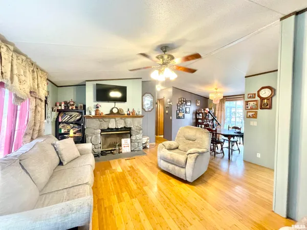 $189,900 | 215 Scout Cabin Road, Carterville, IL 62918