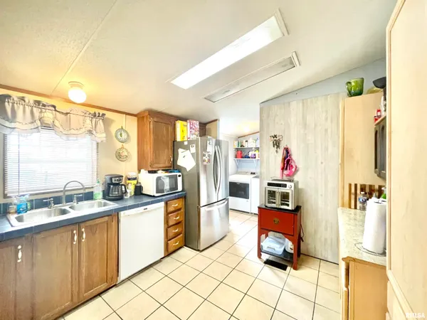 $189,900 | 215 Scout Cabin Road, Carterville, IL 62918
