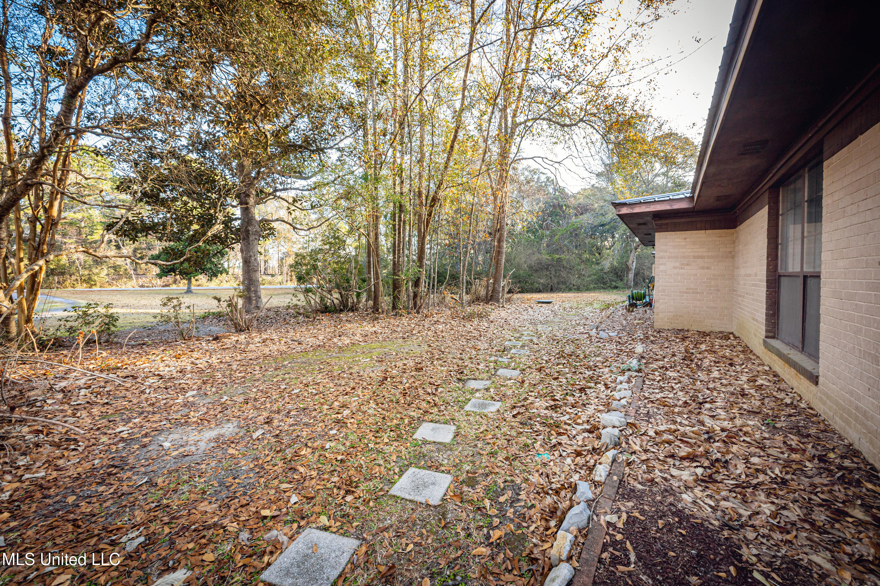 3040 Pabst Road Ocean Springs, MS 39564 - Photo 5 of 71 IMG_5425