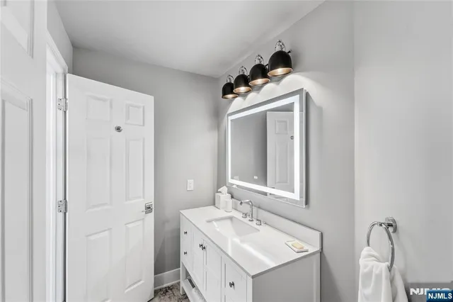 $2,950,000 | 2 Stewart Court, Old Tappan, NJ 07675