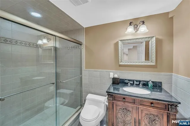 $2,950,000 | 2 Stewart Court, Old Tappan, NJ 07675