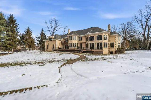 $2,950,000 | 2 Stewart Court, Old Tappan, NJ 07675