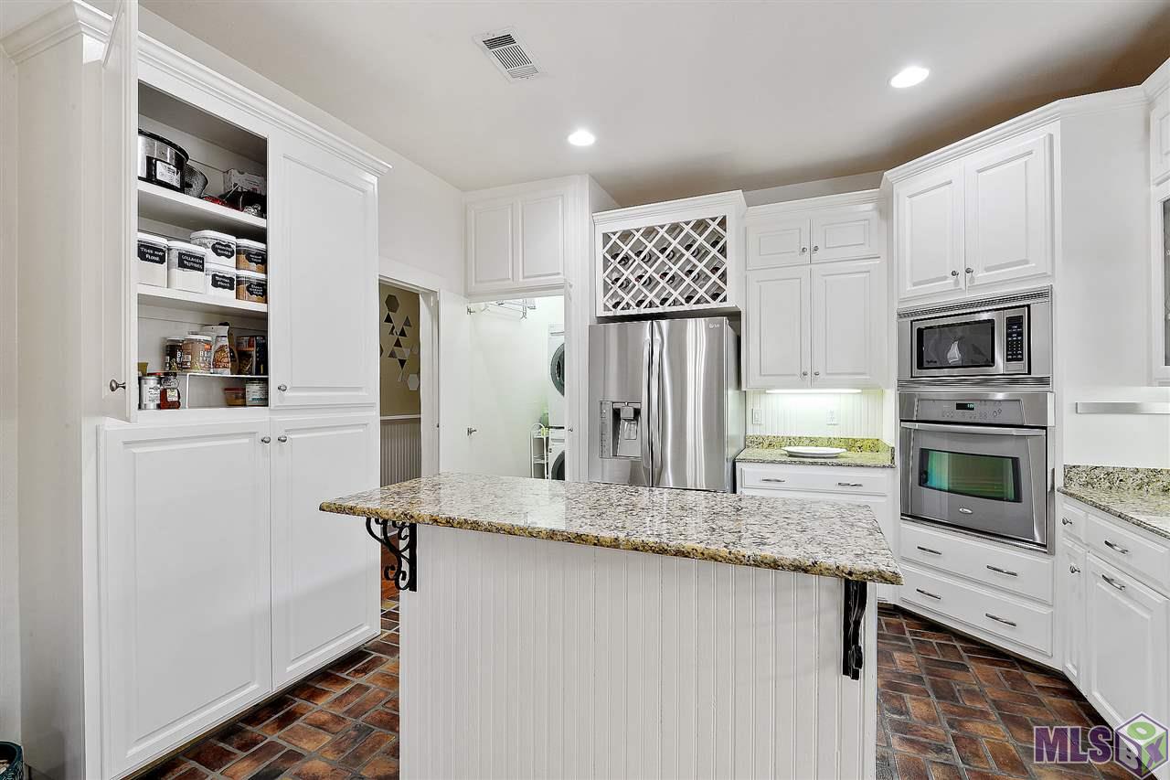 148 Napoleon Street Baton Rouge, LA 70802 - Photo 9 of 23 Pantry & Washer/Dryer