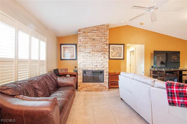 $369,900 | 723 Southeast 9th Avenue, Cape Coral, FL 33990