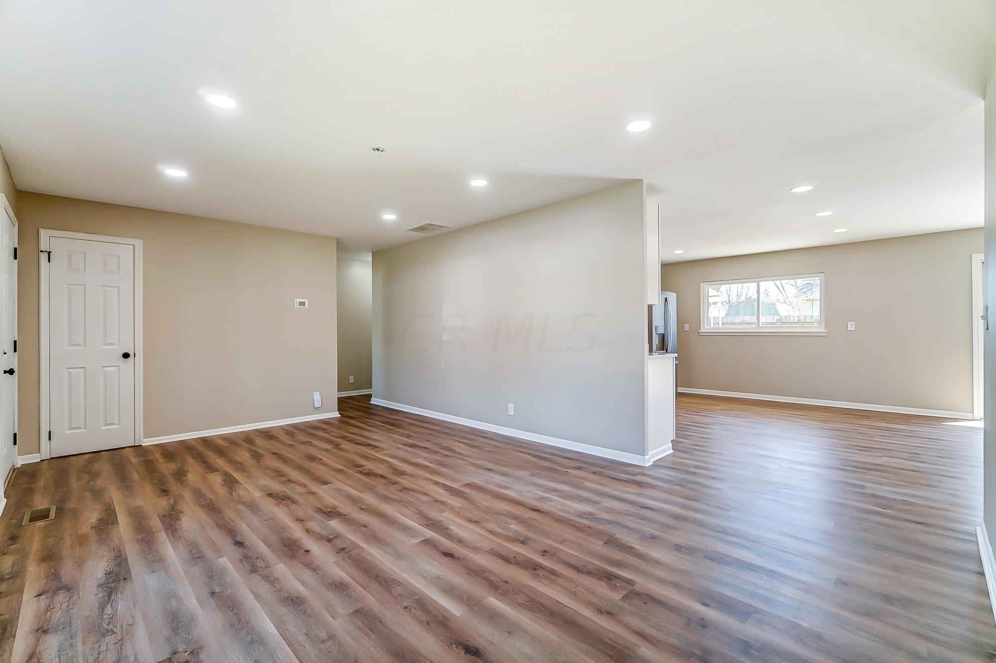 334 Regents Road Gahanna, OH 43230 - Photo 5 of 29 010